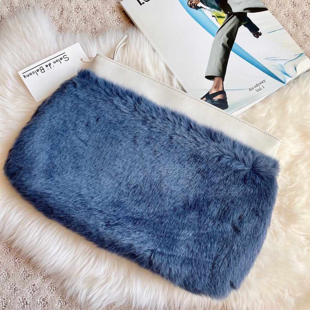 Salon de Balcony faux fur clutch